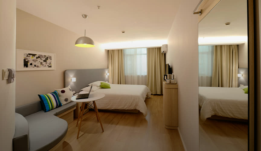 HMR300 used in a hotel room